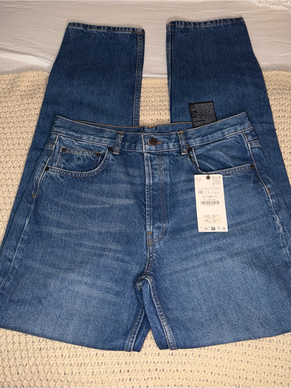 Zara Women's Straight Jeans in Medium Blue Wash